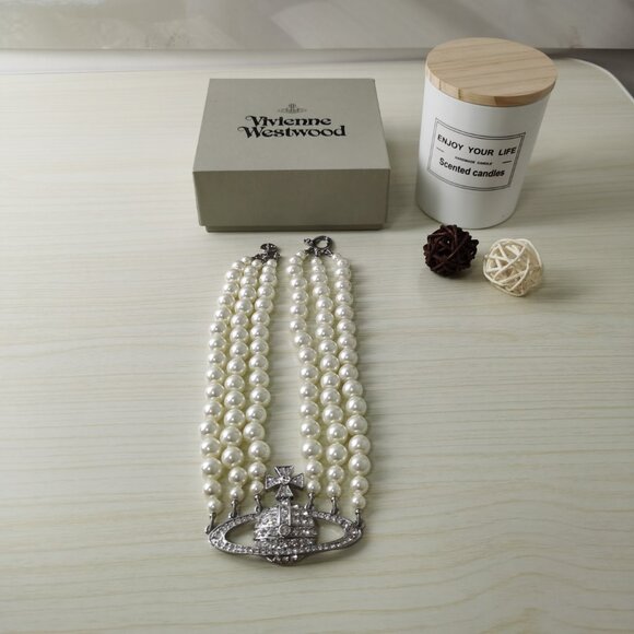 Vivienne Westwood Three Row Pearl Bas Relief Choker - Picture 3 of 8